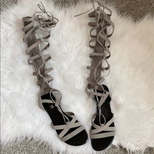 Renvy Gray Suede Gladiator Sandals 5.5